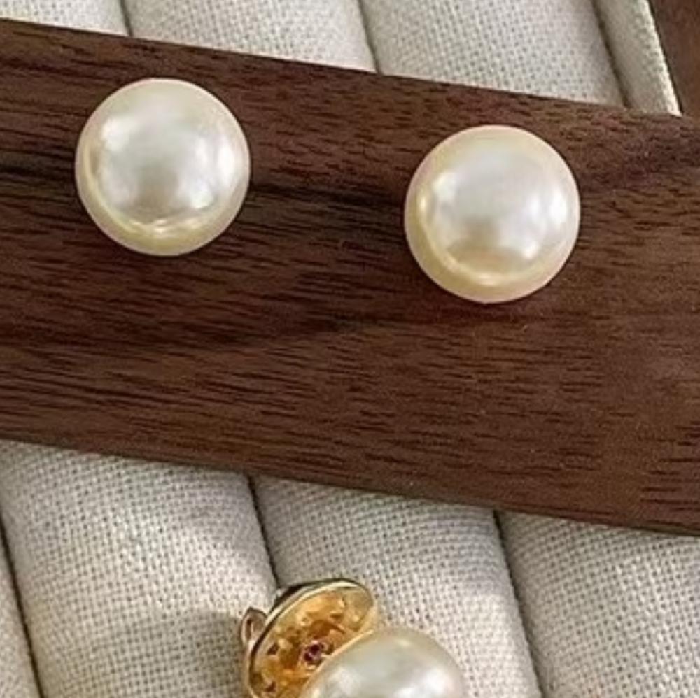 Set Lg Pearl Button Cardigan Accent (Women Jewelry) .5"×.5"